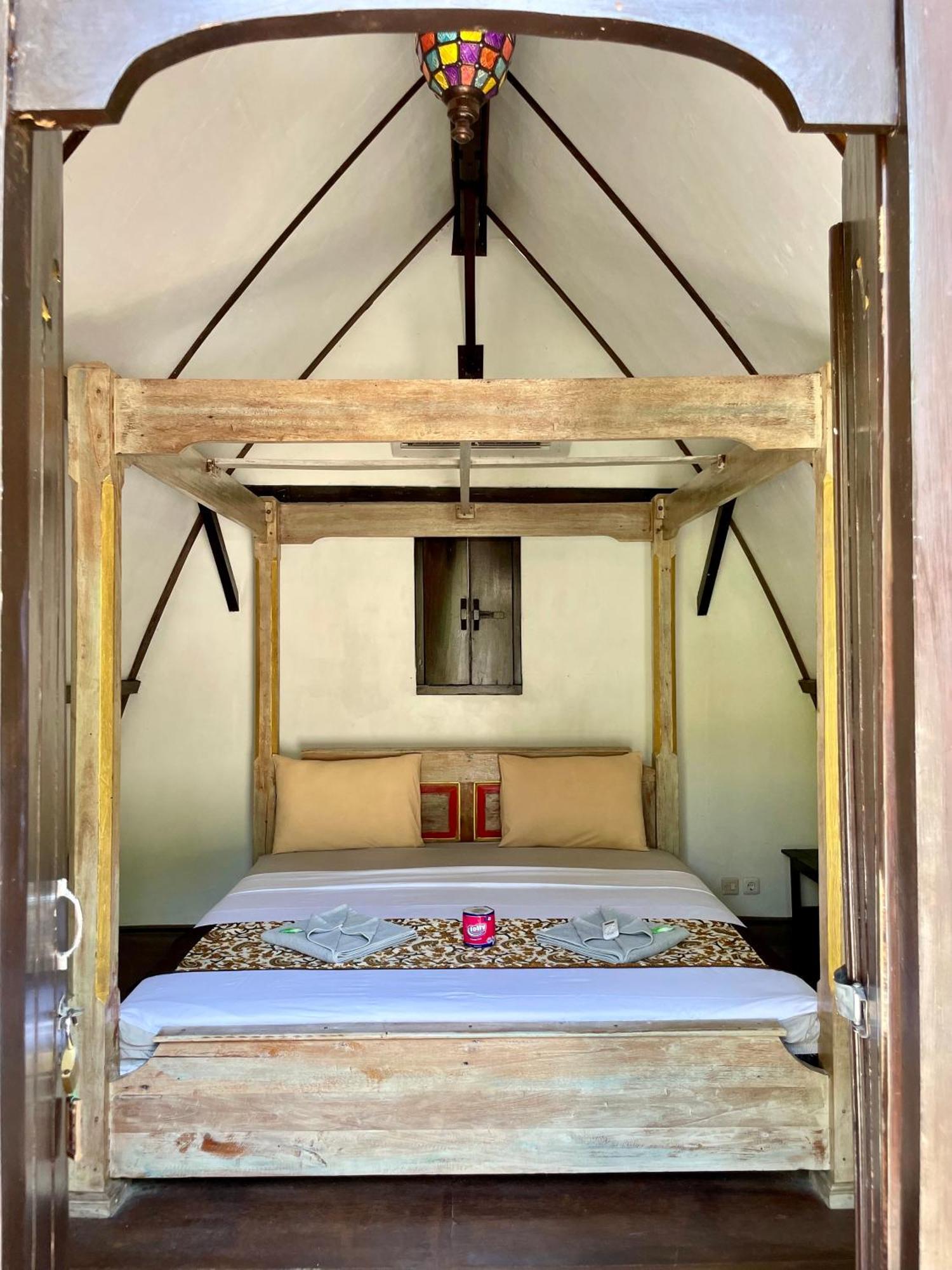 The Exile Sunsetpoint Hotel Gili Trawangan Kültér fotó