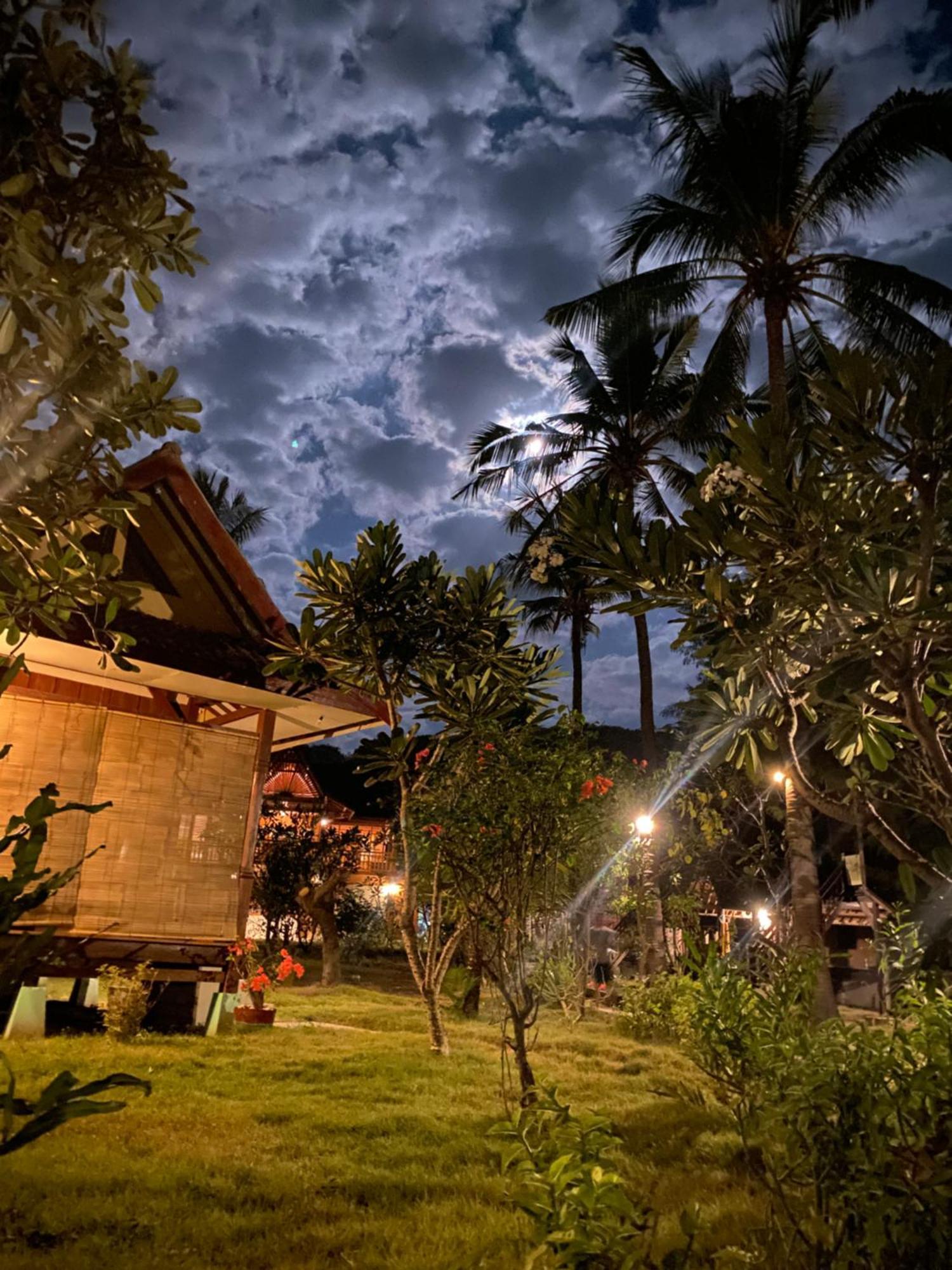 The Exile Sunsetpoint Hotel Gili Trawangan Kültér fotó