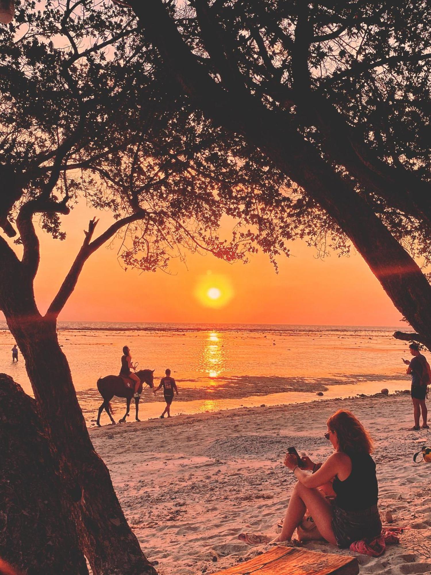 The Exile Sunsetpoint Hotel Gili Trawangan Kültér fotó